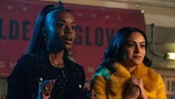 Le pull clouté Michael Kors de Josie McCoy (Ashleigh Murray) dans Riverdale S03E18