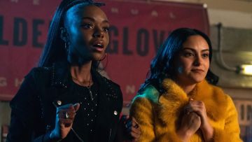 Chaqueta negra de ante y uñas de Josie McCoy (Ashleigh Murray) en Riverdale S03E18