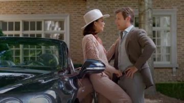  Cashmere Fishermans Sweater worn by Cristal Jennings (Ana Brenda Contreras) in Dynasty (S01E04)