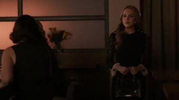 Noir Melbourne n'importe où Convertible Sac à dos porté par Fallon Carrington (Elizabeth Gillies) dans Dynastie (S01E05)