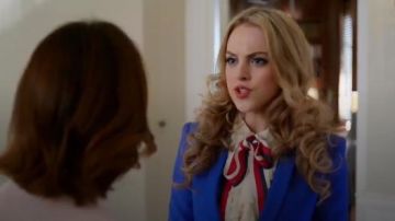Ingrid Blazer porté par Fallon Carrington (Elizabeth Gillies) dans la Dynastie Saison 1 Épisode 5