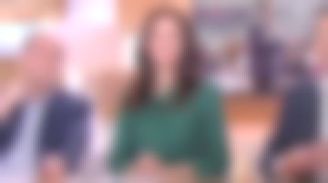 El mono verde Cuello de camisa de Marion Ruggiéri en C à vous el 04.04.2019