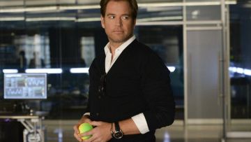 La montre à cadran noir Hamilton portée par Jason Bull (Michael Weatherly) dans Bull S01E07