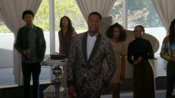 Camisa de Duke con tigre usada por Jeff Colby (Sam Adegoke) en Dynasty Temporada 1 Episodio 6