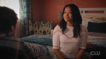 Maje Tasha Lace Seam Tee worn by Jane Villanueva (Gina Rodriguez) in Jane the Virgin (S05E02)