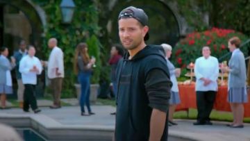 Noir Look superposé en Détresse Hoodie, portés par Sam Jones (Rafael de la Fuente) dans la Dynastie Saison 1 Épisode 7