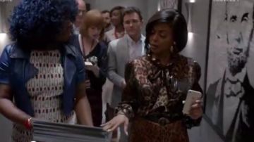 Christopher Kane Plissé léopard en soie de mélange de la lame midi jupe portée par les témoins Lyon (Taraji P. Henson) dans l'Empire (S04E05)