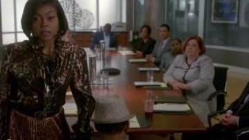 Saint Laurent Monogramme serpent ceinture porté par les témoins Lyon (Taraji P. Henson) dans l'Empire (S04E05)