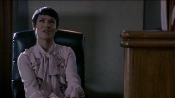 Alexander McQueen Pussy-bow blusa de seda-georgette con volantes usada por Anika Calhoun (Grace Byers) en Empire (S04E06)