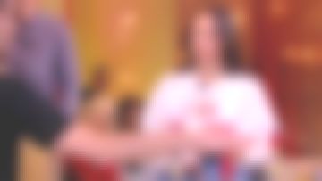 The blouse lace cotton long sleeves raglan of Janane Boudili in the television program, I love you etc...the 04.04.2019