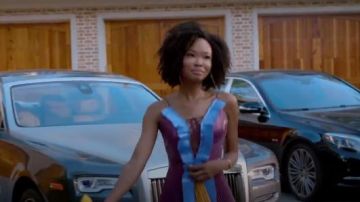 Violet Robe Plissée portée par Monica Colby (Wakeema Hollis) dans la Dynastie Saison 1 Épisode 10
