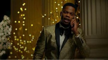 Blazer en relieve Paisley dorado usado por Jeff Colby (Sam Adegoke) en Dynasty Temporada 1 Episodio 10