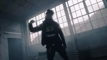 Le maillot Supreme x Fox Racing de Scarlxrd dans son clip HEAD GXNE.