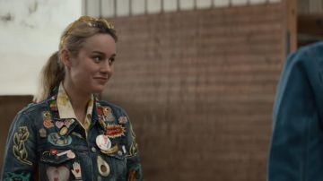 The crest of the Laurels of Kit (Brie Larson) in Unicorn Store