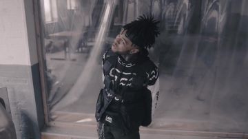 The vest tactical Rothco of Scarlxrd in his clip HEAD GXNE.