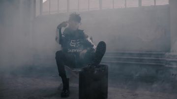 Boots Dr. Martens Jadon worn by Scarlxrd in his clip HEAD GXNE.