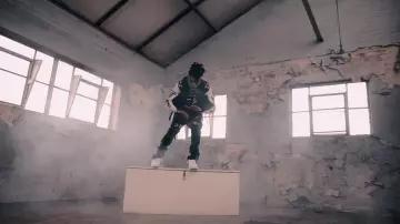 Les sneakers Nike Air Force 1 Utility de Scarlxrd dans son clip HEAD GXNE.