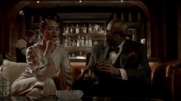 Alice + Olivia Genia Haut porté par Anika Calhoun (Grâce Gealey) dans l'Empire (S04E14)