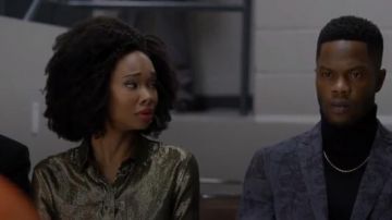 Saint Laurent Métallique, de la Soie-Mélange de Lamé Shirt porté par Monica Colby (Wakeema Hollis) dans Dynastie (S01E13)