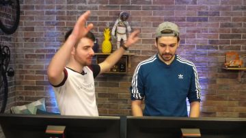 La camiseta de manga larga adidas de Joyca en el video TRY NOT TO WATCH CHALLENGE #3 ft. JOYCA