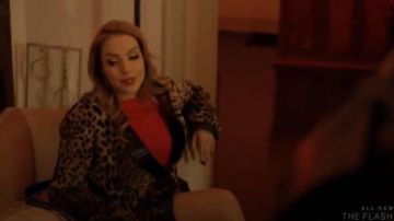 L'imprimé léopard en Fausse Fourrure Manteau porté par Fallon Carrington (Elizabeth Gillies) dans la Dynastie Saison 1 Épisode 13