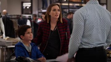 A.L.C. Andrew Plaid Wool Bomber Jacket usada por Angie D'Amato (Leighton Meester) en Padres Solteros (S01E20)