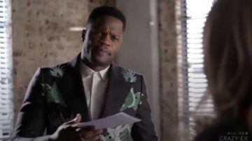 Blazer de lana bordado negro usado por Jeff Colby (Sam Adegoke) en Dynasty Temporada 1 Episodio 13