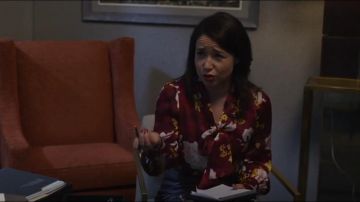 Alice + Olivia Crogan imprimé Floral Martelé Satin de Soie Chemisier porté par Marissa Or (Sarah Steele) dans Le Bon Combat (S03E04)