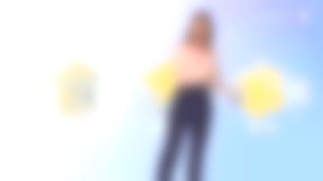 The printed shirt of Chloe Nabédian in Weather 2 of the 08/04/2019