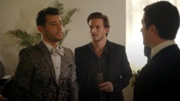 Jones Brocart Veste portée par Sam Jones (Rafael de la Fuente) dans la Dynastie Saison 1 Épisode 15