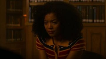 Forever 21 Côtelé Rayé Polo porté par Rosalind Walker (Jaz Sinclair) en Paralysant les Aventures de Sabrina (S01E18)