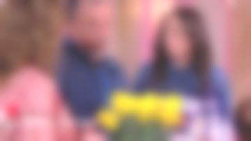 La camisa de cuello claudino con ola de flecos en finas perlas bitono de Janane Boudili en Je t'aime etc... el 08.04.2019