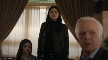 Rails Collins porté par Mel Vera (Melonie Diaz) à Charmé (S01E17)