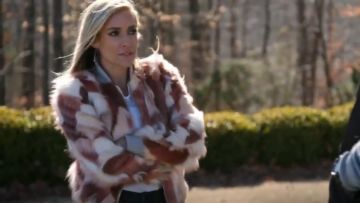 Chaqueta Chaser Faux Fur Bomber usada por ella misma (2018) (Kristin Cavallari) en Very Cavallari (S02E05)