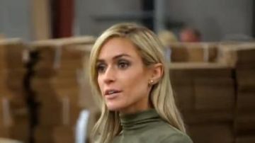 Uncommon James Predator usado por ella misma (2018) (Kristin Cavallari) en Very Cavallari (S02E05)