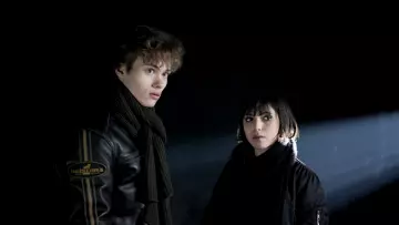 La veste de moto en cuir marron de Anthony Crozier (Jules Houplain) dans Capitaine Marleau Saison 1