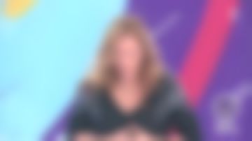 The black sweater boat neck, set with rhinestones and V on the back of Mary Mamgioglou in Télématin the 09.04.2019