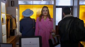 Marmont Support Web de Coeur Sac à Bandoulière porté par Fallon Carrington (Elizabeth Gillies) dans la Dynastie Saison 1 Épisode 18