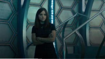 NW3 Elm robe portée par Clara (Jenna Coleman) dans Doctor Who (S07E13) (S07E13)
