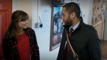 ASOS Reclaimed Vintage Check Coat usado por Clara (Jenna Coleman) en Doctor Who (S08E02)