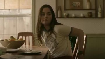 Stoned Immaculate Venice Rock Fest Tee ‘69 M worn by McKenna Brady (Liana Liberato) in Light as a Feather (S01E01)