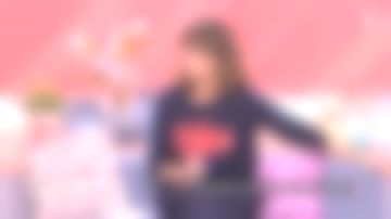 The Sweater round neck of Faustine Bollaert on It starts today