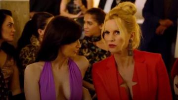  Robe avec soutien-gorge Intégré portés par Alexis Carrington (Nicollette Sheridan) dans la Dynastie Saison 1 Épisode 19