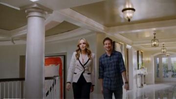  Rayé de Contraste Équipée Blazer porté par Fallon Carrington (Elizabeth Gillies) dans la Dynastie Saison 1 Épisode 19