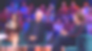 La Robe cache coeur en soie imprimé de Shy'm dans Ça ne sortira pas d'ici !