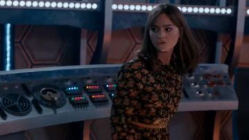 ASOS Robe Chemise à imprimé Floral porté par Clara (Jenna Coleman) dans Doctor Who (S08E07)