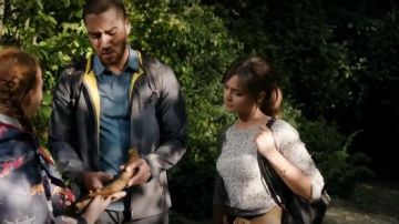 Le Silence et le Bruit Marta Sac à dos Minimaliste porté par Clara (Jenna Coleman) dans Doctor Who (S08E10)