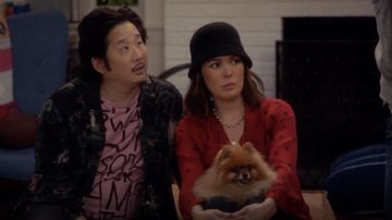 L'Agence de Mariposa Blouse en rouge porté par Camille (Lindsay Price) en divisant Ensemble (S02E17)