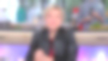 Le blouson noir en cuir portée par Anne-Élisabeth Lemoine dans C à vous du 09/04/2019