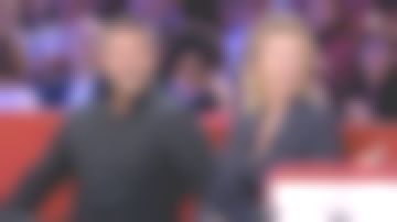 The earrings of Alexandra Lamy in Strongly Sunday 31 march 2019